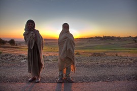 Äthiopien: Sonnenaufgang auf der Fahrt nach Axum