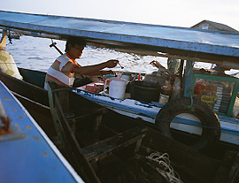 Borneo-Kalimantan: Fahrt im Motorkanu zum schwimmender Markt