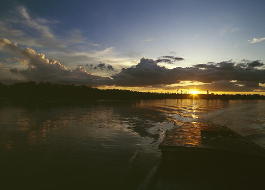 Sonnenuntergang auf dem Mahakam-Fluss